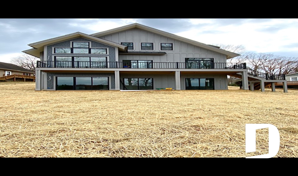 Photo front - The Touchstone 3