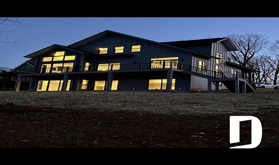 Photo front - The Touchstone 3