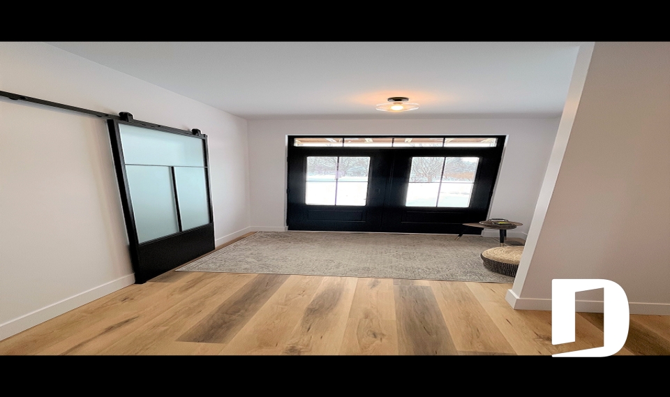 Photo Foyer - Maple Way