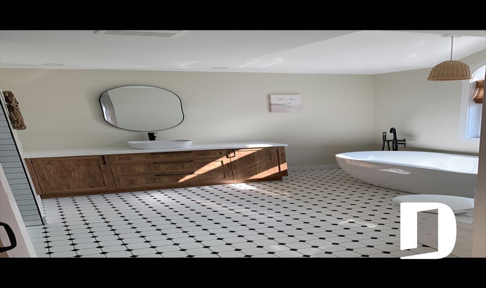 Photo Bathroom - Whitman