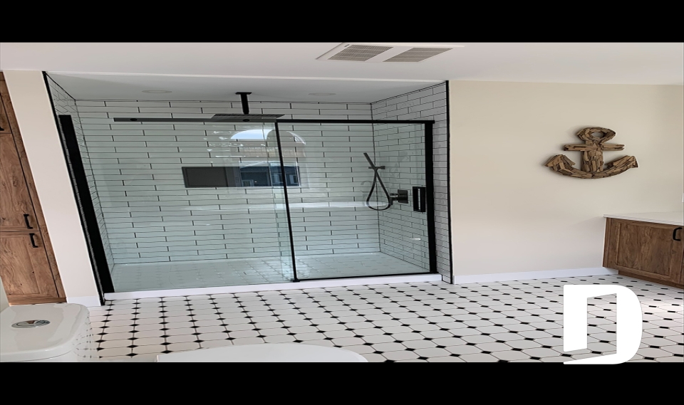 Photo Bathroom - Whitman